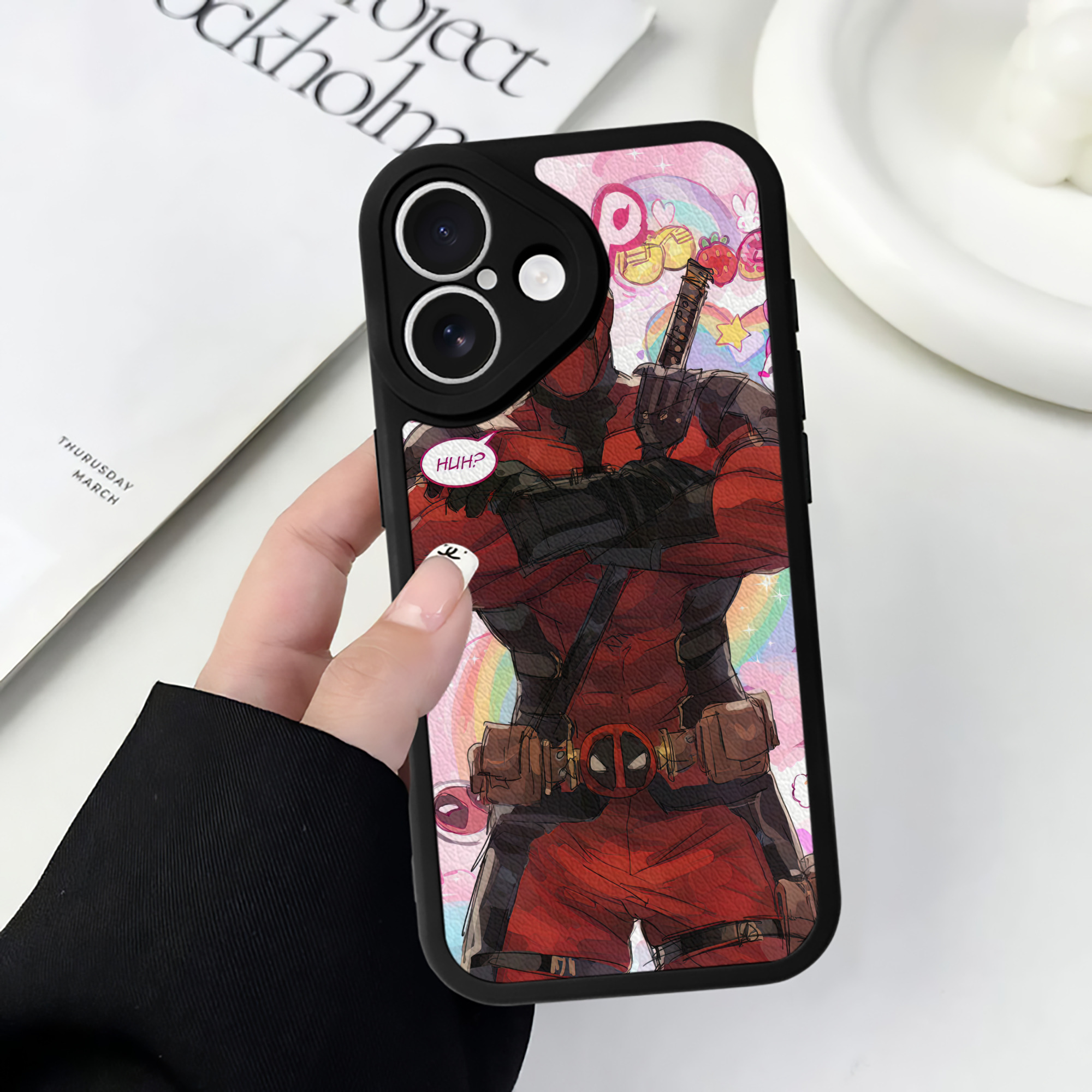 （画像用） Deadpool デッドプール 【iPhone 16シリーズ対応】シリコンスマホケース（レザー調） 材質：シリコン